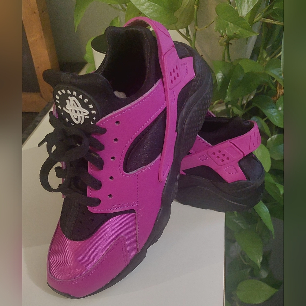 Air Nike Huarache Women's Purple  and Black Sneakers